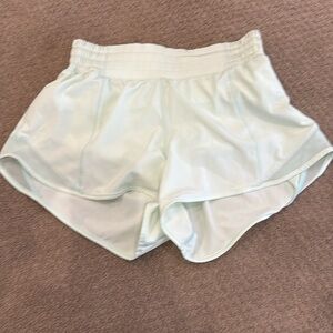 Lululemon Hottie Hot 2.5 shorts